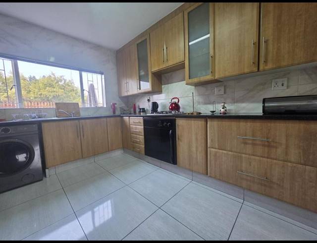 3 BEDROOM TOWNHOUSE FOR SALE IN BRACKENHURST